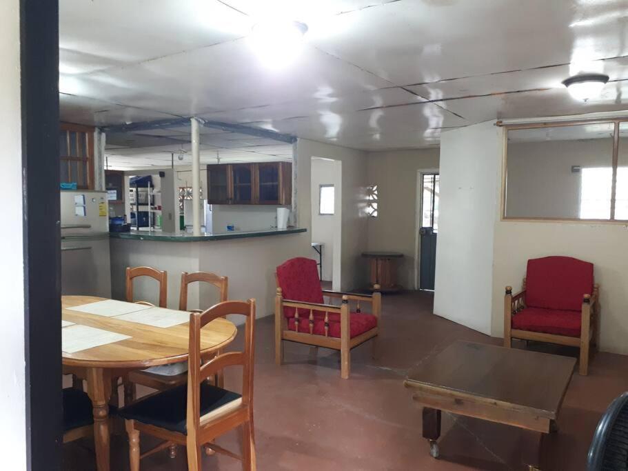 Gia'S Garage & Home For Bocas Travelers Almirante Buitenkant foto